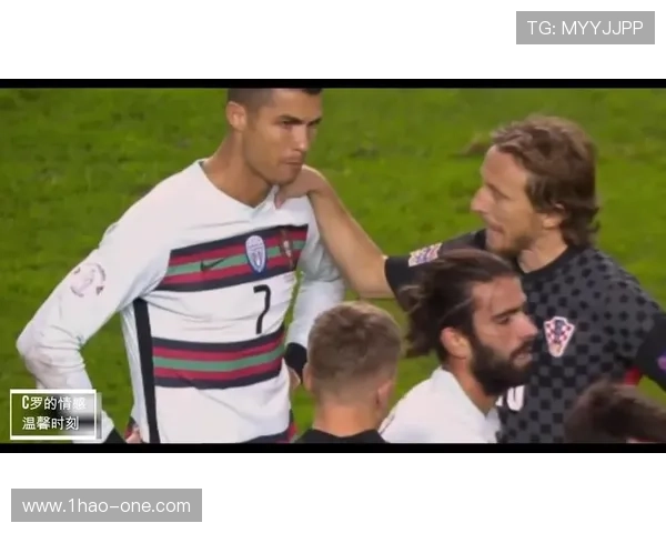 足球迷与球星的温馨时刻：他们的互动超越了赛场的距离与界限